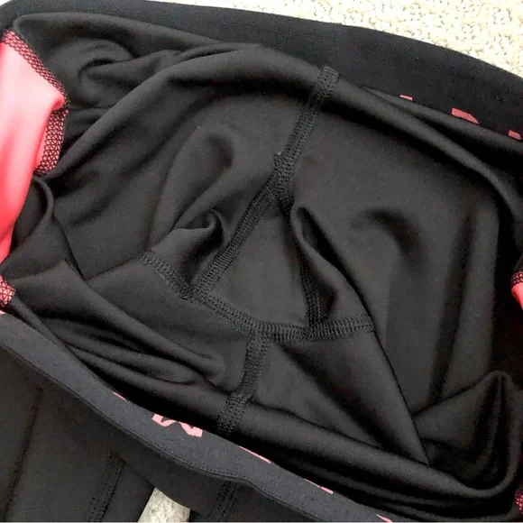 CLOSEOUT \Under Armour\• Compression Crop Leggings - Picture 11 of 16